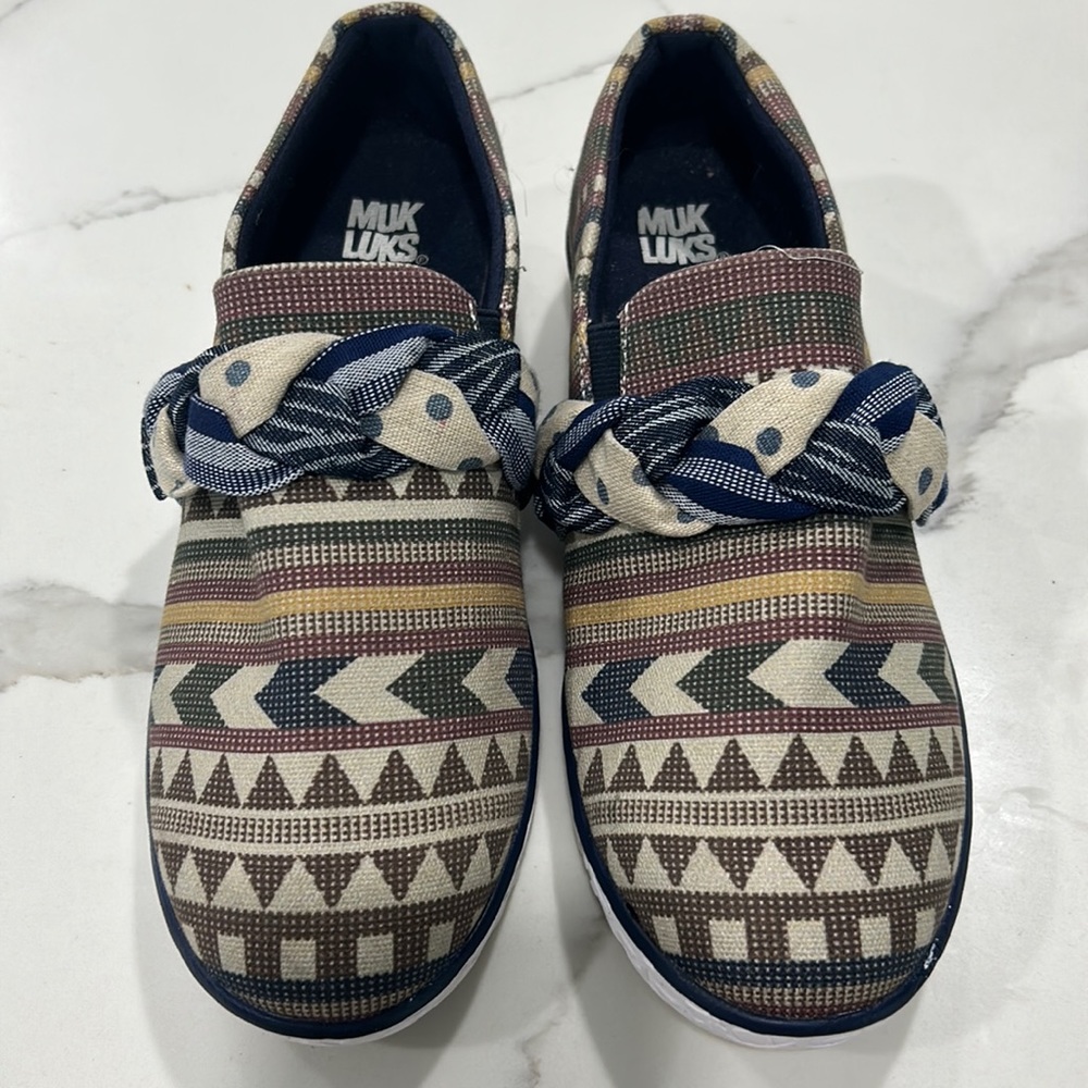 Muk Luks Women’s Boardwalk Stroll Sneakers. Size 8.5